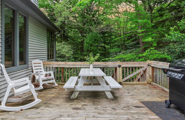 Harmony Ridge by Avantstay Large Deck w Hot Tub Forest Views - Photo 3
