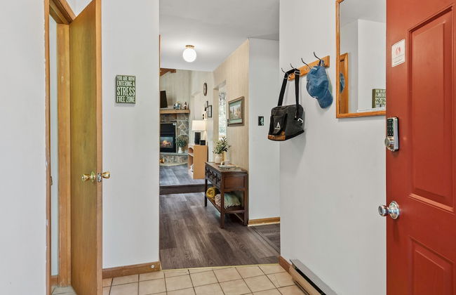 Harmony Ridge by Avantstay Large Deck w Hot Tub Forest Views - Photo 10