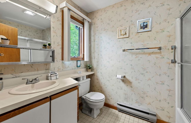 Harmony Ridge by Avantstay Large Deck w Hot Tub Forest Views - Photo 35