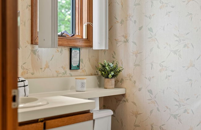 Harmony Ridge by Avantstay Large Deck w Hot Tub Forest Views - Photo 36