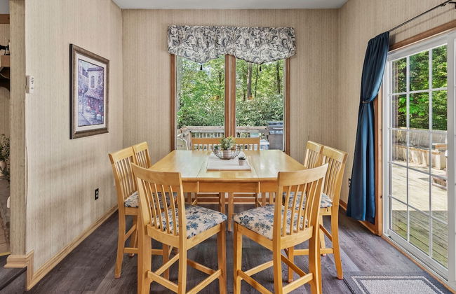 Harmony Ridge by Avantstay Large Deck w Hot Tub Forest Views - Photo 17