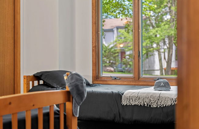 Harmony Ridge by Avantstay Large Deck w Hot Tub Forest Views - Photo 31