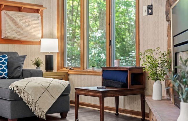 Harmony Ridge by Avantstay Large Deck w Hot Tub Forest Views - Photo 8