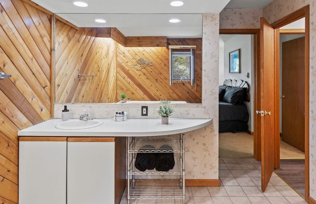 Harmony Ridge by Avantstay Large Deck w Hot Tub Forest Views - Photo 26