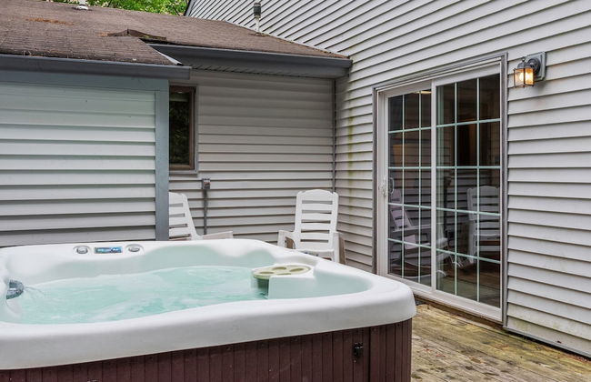 Harmony Ridge by Avantstay Large Deck w Hot Tub Forest Views - Photo 1