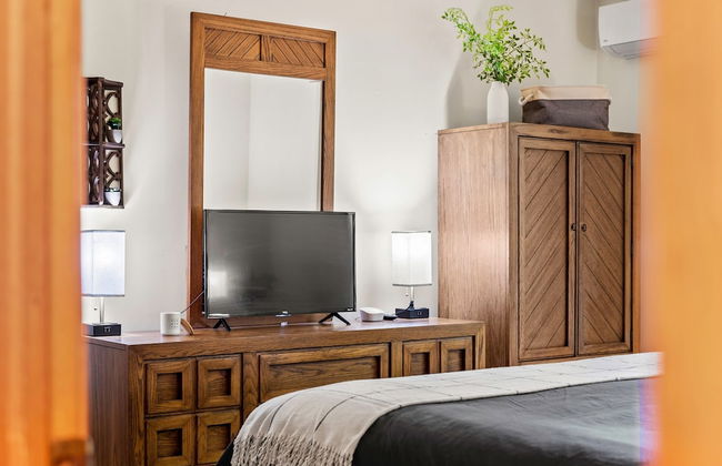 Harmony Ridge by Avantstay Large Deck w Hot Tub Forest Views - Photo 23