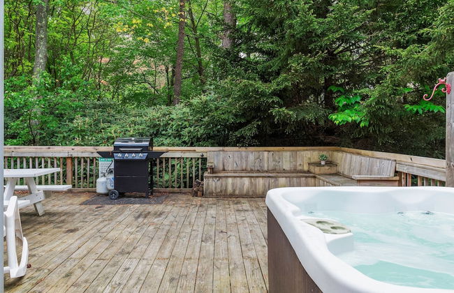 Harmony Ridge by Avantstay Large Deck w Hot Tub Forest Views - Photo 40