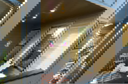 Foto 34 - The Stage by Avantstay Chic 4bdr w Covered Balcony Modern Newly Built