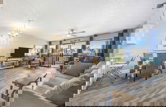 Foto 1 - Treetop Beach Condo Sleeps 7!