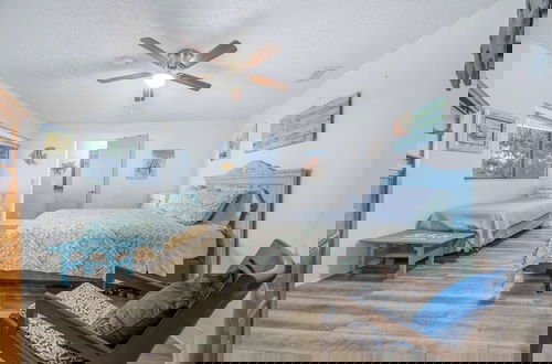 Foto 5 - Treetop Beach Condo Sleeps 7!