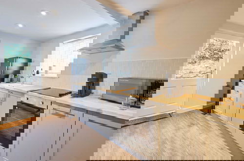 Foto 1 - Host Stay Raven s Nest Suite