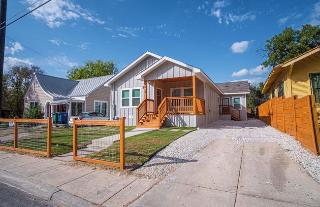 Lovely & Charming 4br/2.5ba Near Downtown's Prime - Photo 25