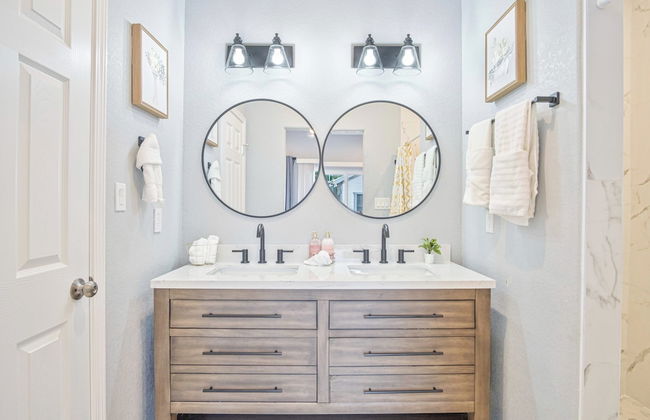 Lovely & Charming 4br/2.5ba Near Downtown's Prime - Photo 22