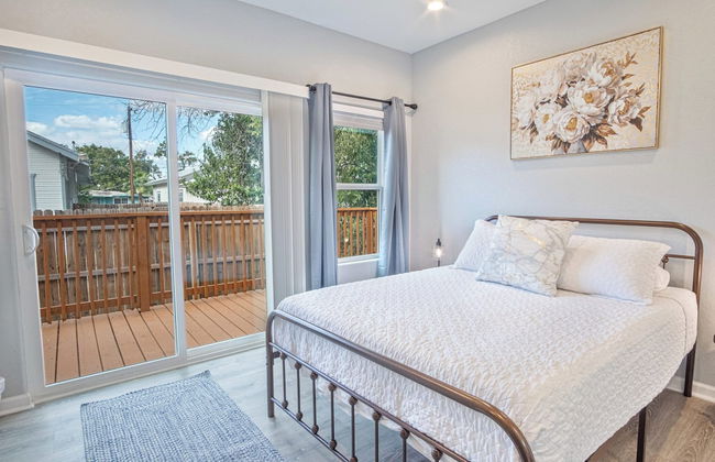 Lovely & Charming 4br/2.5ba Near Downtown's Prime - Photo 3