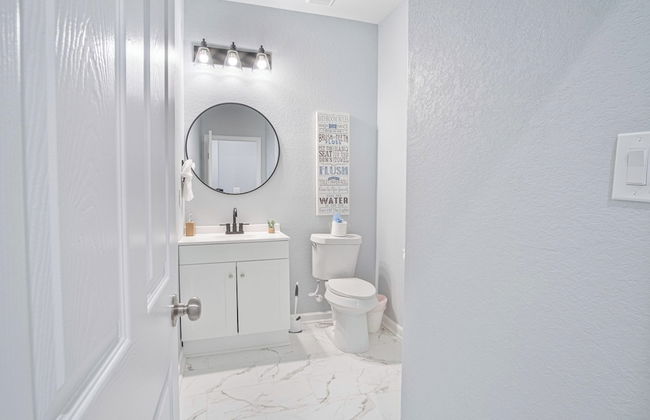 Lovely & Charming 4br/2.5ba Near Downtown's Prime - Photo 20
