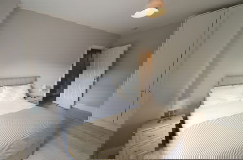 Photo 5 - Inviting 2-bed Apartment in Dublin