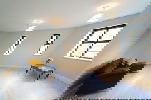 Photo 7 - Inviting 2-bed Apartment in Dublin