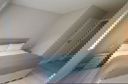 Photo 6 - Inviting 2-bed Apartment in Dublin