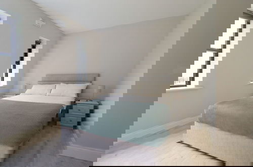 Photo 3 - Inviting 2-bed Apartment in Dublin