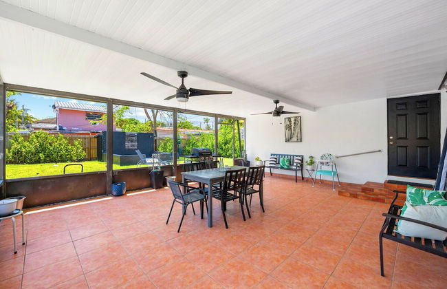 Enjoy a Cozy Stay in Miami House - Photo 22