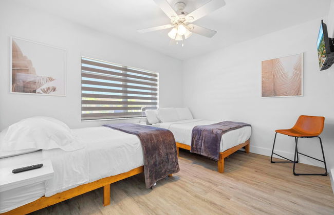 Enjoy a Cozy Stay in Miami House - Photo 2