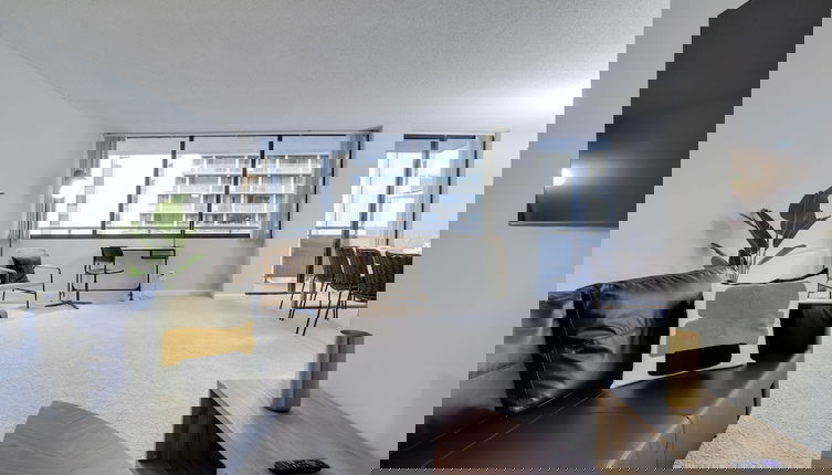 Photo 1 - Modern Apt Near Airport & Metro
