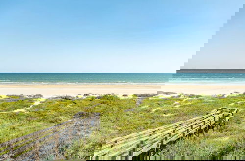 Foto 2 - Superb Home With Private Walkover to Beach