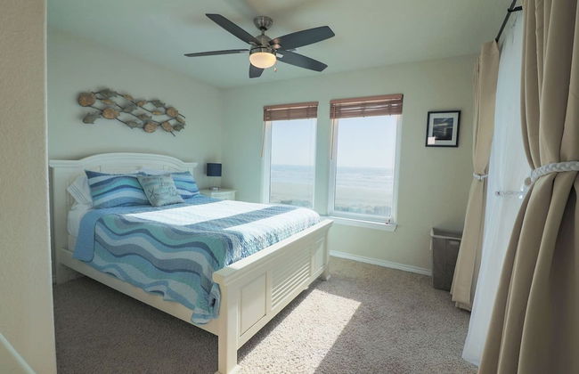 Superb Home With Private Walkover to Beach - Foto 20