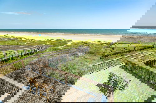 Foto 7 - Superb Home With Private Walkover to Beach
