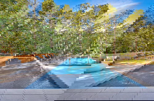 Foto 5 - Brightwater by Rove Sauna Pool Outdoor Spaces