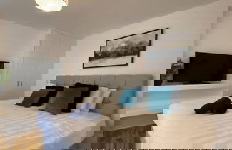 Photo 3 - Stayzo Westminster Stylish House Accommodation