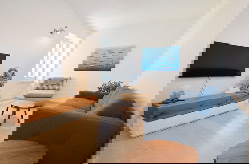 Foto 9 - Sunny Rovinj Apartment With Sea View