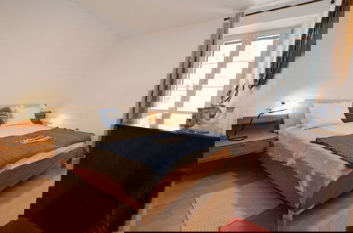 Foto 2 - Sunny Rovinj Apartment With Sea View