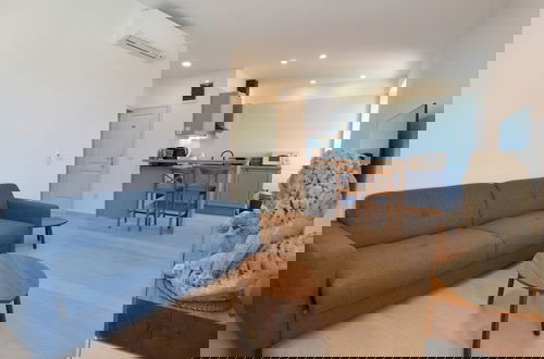 Foto 11 - Sunny Rovinj Apartment With Sea View