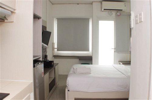 Foto 5 - Cozy And Warm Studio At Grand Sentraland Karawang Apartment