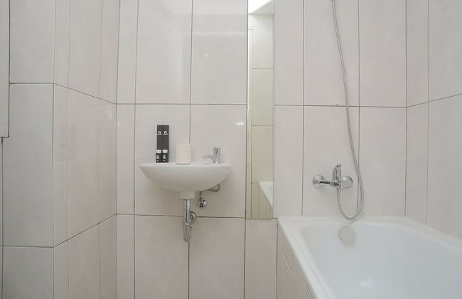 Brand New and Cozy Living Stay 2BR @ Grand Kamala Lagoon - Foto 16
