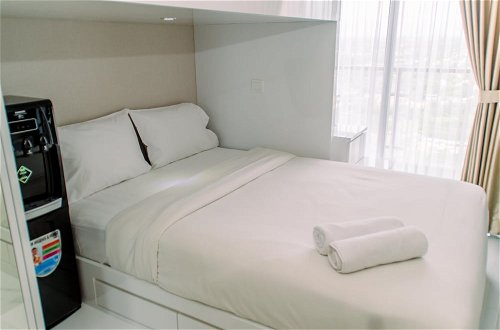 Foto 1 - Nice And Comfy Studio At Sky House Bsd Apartment