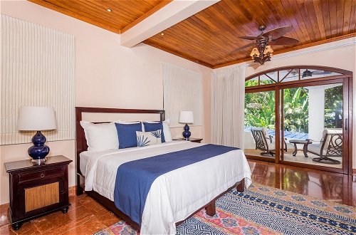 Foto 8 - Blue Jewel Oceanfront Private Villa