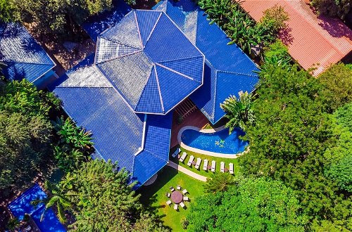 Foto 48 - Blue Jewel Oceanfront Private Villa