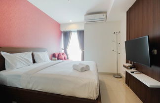 Foto 1 - Cozy Studio Apartment at Grand Kamala Lagoon