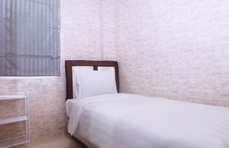 Photo 3 - Best Price Green Pramuka Apartment