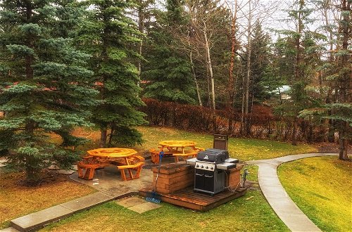 Foto 13 - Banff Boundary Lodge Mountainview Studio