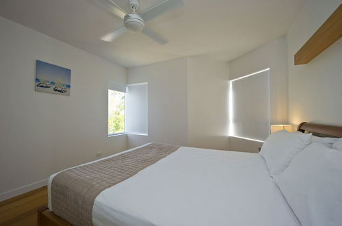 Photo 2 - Maggies Beachfront Apt. 6