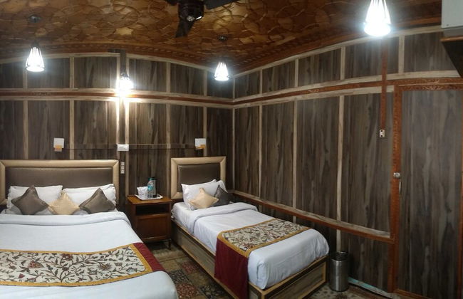 Zaffer Group of Houseboats - Foto 1