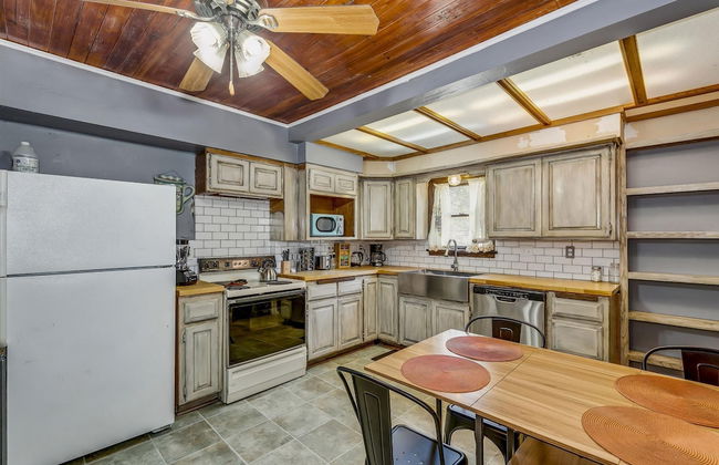 Cute Cozy and Cheerful 3 Bedroom House - Foto 17