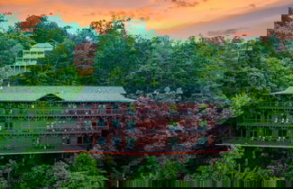 Foto 1 - Hickory Ridge by Avantstay Sleeps 20! Incredible Private Elevated Cabin