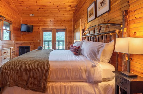 Photo 14 - Hickory Ridge by Avantstay Incredible Private Elevated Cabin Sleeps 20