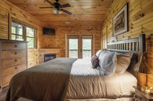 Photo 9 - Hickory Ridge by Avantstay Incredible Private Elevated Cabin Sleeps 20