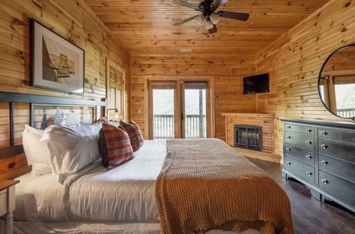 Photo 4 - Hickory Ridge by Avantstay Incredible Private Elevated Cabin Sleeps 20