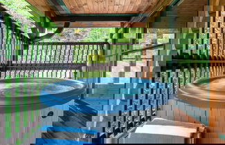 Foto 3 - Hickory Ridge by Avantstay Sleeps 20! Incredible Private Elevated Cabin